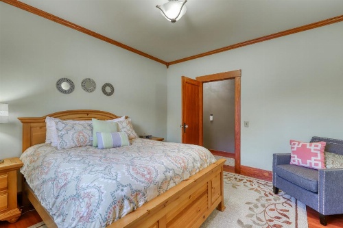 Classy Craftsman image 17