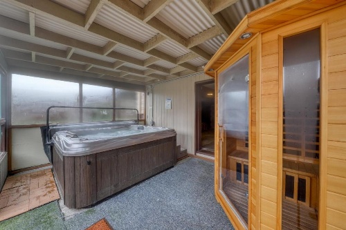 Classy Craftsman image 6