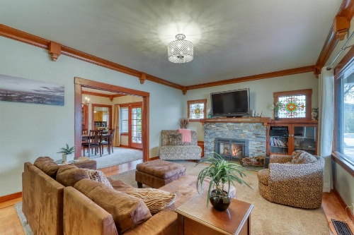 Classy Craftsman image 7