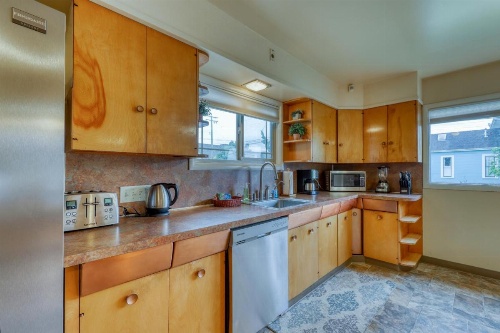 Classy Craftsman image 9